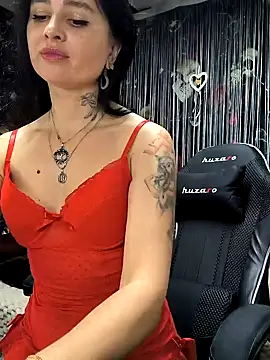 Snapshot of KikiXRed chatting on 12/18/24, 08:53 KikiXRed online show from 12/18/24, 08:53