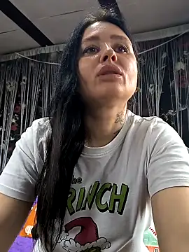 KikiXRed online show from 04/15/26, 08:43