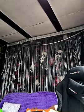 KikiXRed online show from 04/21/26, 09:15