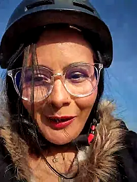 Snapshot of bellapaty chatting on 02/17/25, 03:42 bellapaty online show from 02/17/25, 03:42