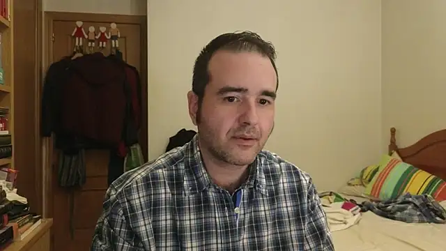 curiosillo83 online show from 04/22/26, 07:48