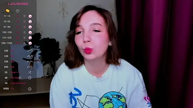 KindHazelHere  online show from 03/18/25, 08:15