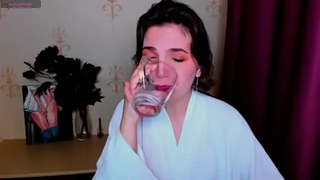 KindHazelHere  online show from 09/27/25, 08:14