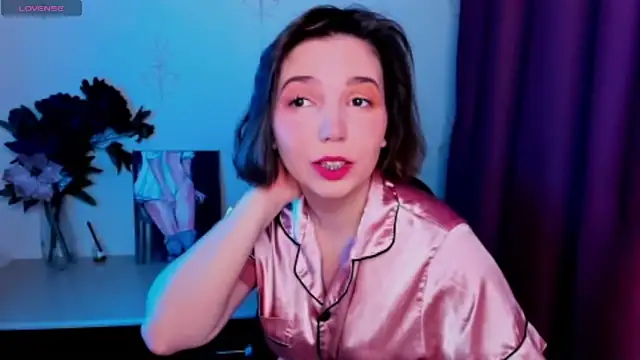 KindHazelHere  online show from 10/20/25, 08:15