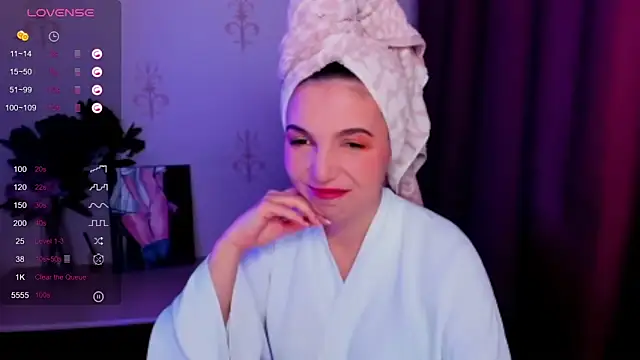 KindHazelHere  online show from 10/29/25, 10:39