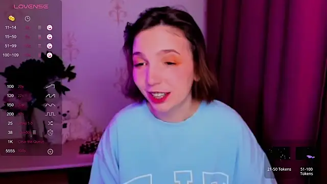 KindHazelHere  online show from 11/26/25, 12:22