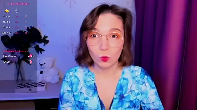 KindHazelHere  online show from 12/18/25, 10:54