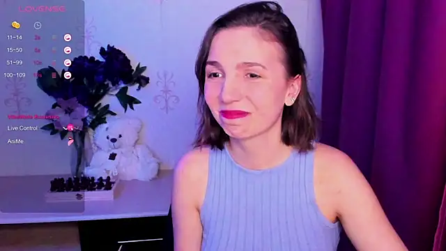 KindHazelHere  online show from 02/15/26, 07:51