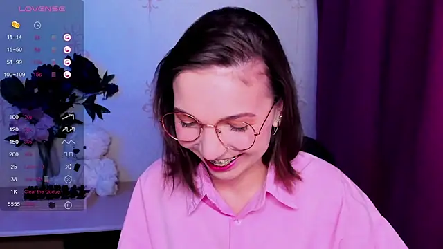 KindHazelHere  online show from 03/08/26, 08:23