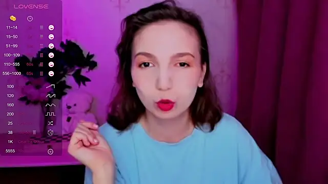 KindHazelHere  online show from 04/20/26, 11:28