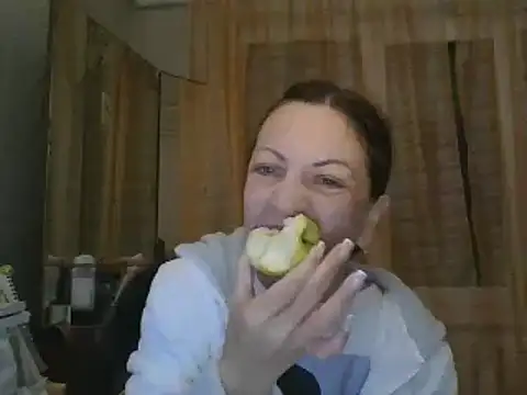 Snapshot of ShawnaAdams chatting on 02/13/25, 08:24 ShawnaAdams online show from 02/13/25, 08:24