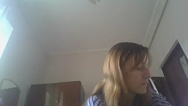 Snapshot of ShawnaAdams chatting on 09/10/25, 02:06 ShawnaAdams online show from 09/10/25, 02:06