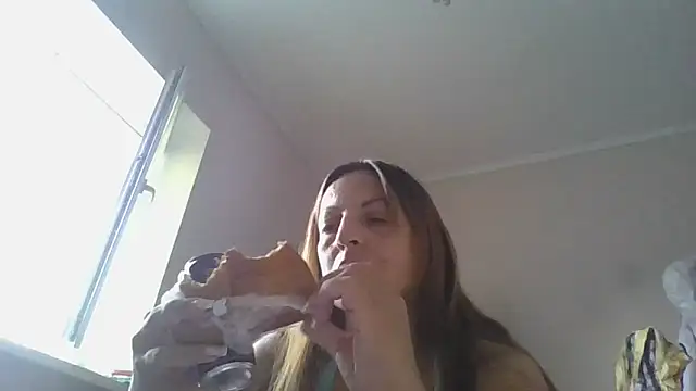 Snapshot of ShawnaAdams chatting on 09/15/25, 03:45 ShawnaAdams online show from 09/15/25, 03:45