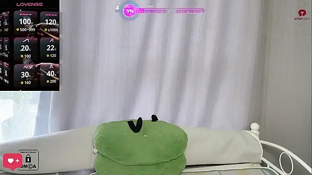 Snapshot of Eden-top chatting on 10/28/25, 02:15 Eden-top online show from 10/28/25, 02:15