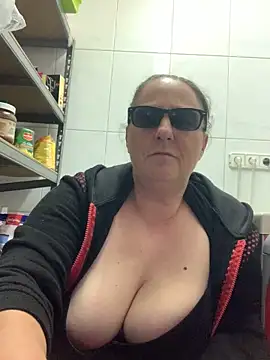 Snapshot of eroticjessitop chatting on 03/17/25, 10:38 eroticjessitop online show from 03/17/25, 10:38