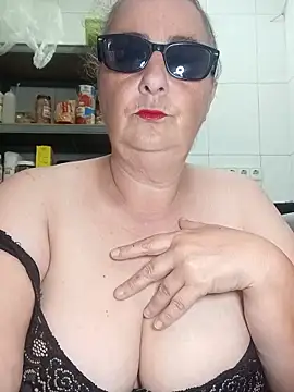 Snapshot of eroticjessitop chatting on 05/01/26, 05:17 eroticjessitop online show from 05/01/26, 05:17