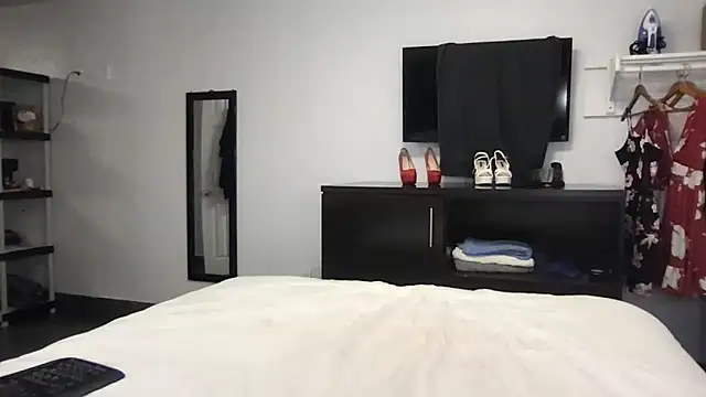 TiffaneyLove online show from 05/15/26, 11:01