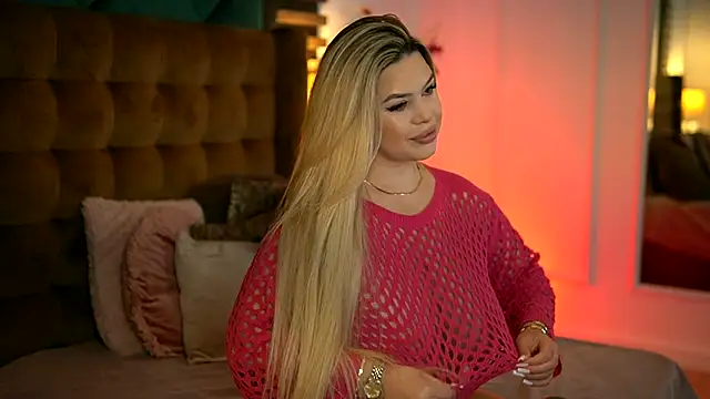 Snapshot of SophieBoobsX chatting on 10/21/25, 05:19 SophieBoobsX online show from 10/21/25, 05:19