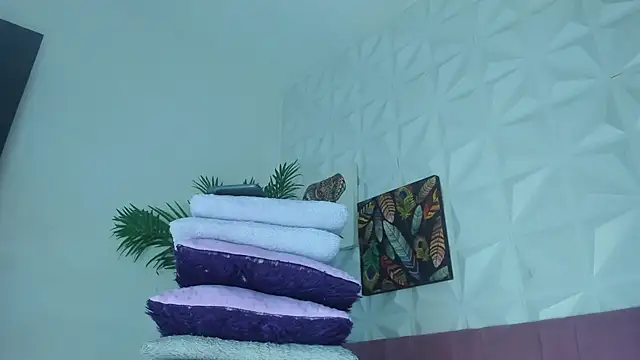 Snapshot of Hellen_Sky chatting on 01/10/26, 07:04 Hellen Sky online show from 01/10/26, 07:04