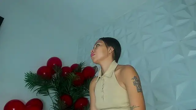 Snapshot of Hellen_Sky chatting on 01/16/26, 07:07 Hellen Sky online show from 01/16/26, 07:07