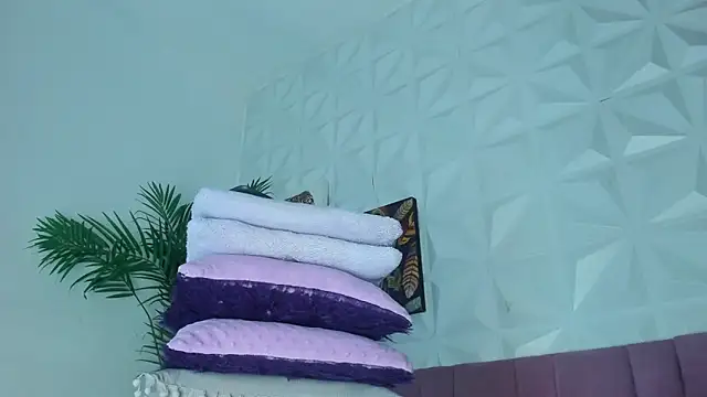 Snapshot of Hellen_Sky chatting on 02/02/26, 07:12 Hellen Sky online show from 02/02/26, 07:12