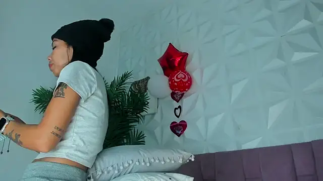 Snapshot of Hellen_Sky chatting on 02/17/26, 07:09 Hellen Sky online show from 02/17/26, 07:09