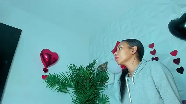 Snapshot of Hellen_Sky chatting on 02/21/26, 07:04 Hellen Sky online show from 02/21/26, 07:04