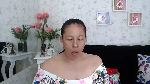 Snapshot of mature_martina chatting on 02/21/25, 06:48 mature martina online show from 02/21/25, 06:48