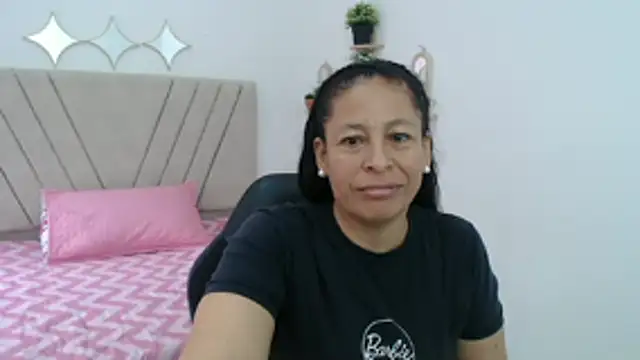 mature martina online show from 04/08/26, 08:42