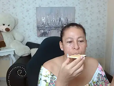 mature martina online show from 04/18/26, 10:32