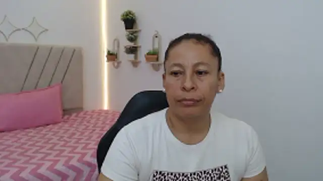 mature martina online show from 04/22/26, 08:10