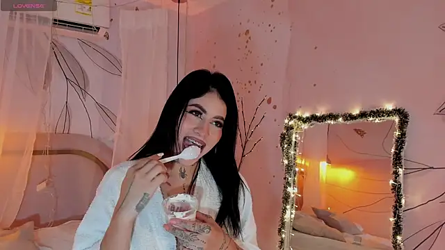 Snapshot of JESYSOZ23_ chatting on 12/18/24, 03:15 JESYSOZ23 online show from 12/18/24, 03:15