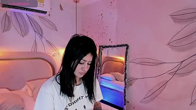 Snapshot of JESYSOZ23_ chatting on 01/17/25, 03:45 JESYSOZ23 online show from 01/17/25, 03:45