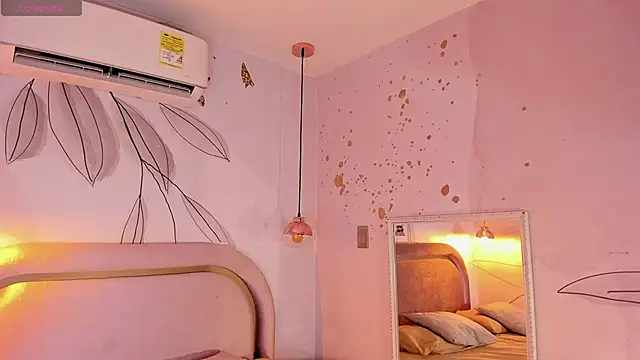 Snapshot of JESYSOZ23_ chatting on 02/13/25, 03:18 JESYSOZ23 online show from 02/13/25, 03:18