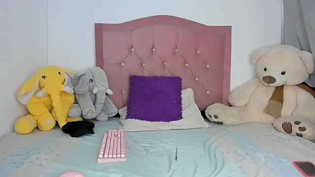 Snapshot of LittleAngelx chatting on 05/23/26, 03:56 LittleAngelx online show from 05/23/26, 03:56