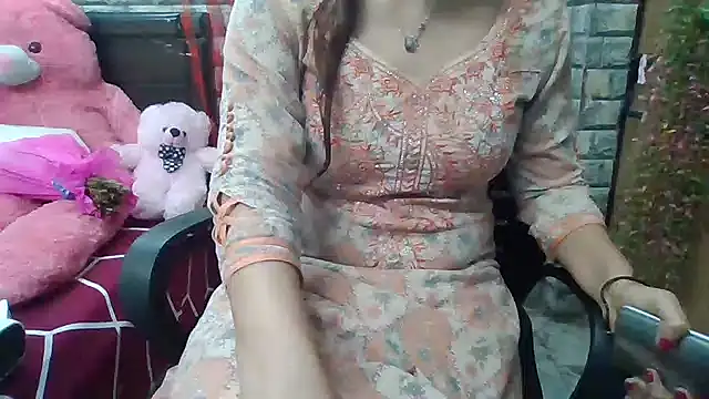 Snapshot of Sexy_iknoor chatting on 02/16/25, 11:16 Sexy iknoor online show from 02/16/25, 11:16