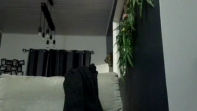 feline27 online show from 03/18/26, 06:44