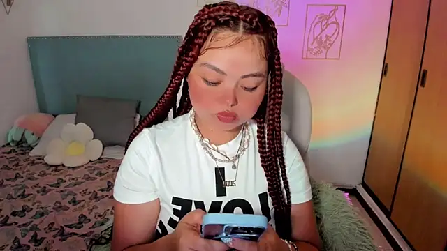 Snapshot of damn_that_booty chatting on 12/05/25, 11:30 damn that booty online show from 12/05/25, 11:30