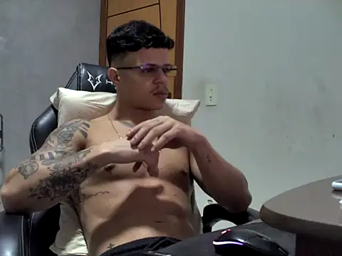 Gust027 online show from 04/24/26, 03:42