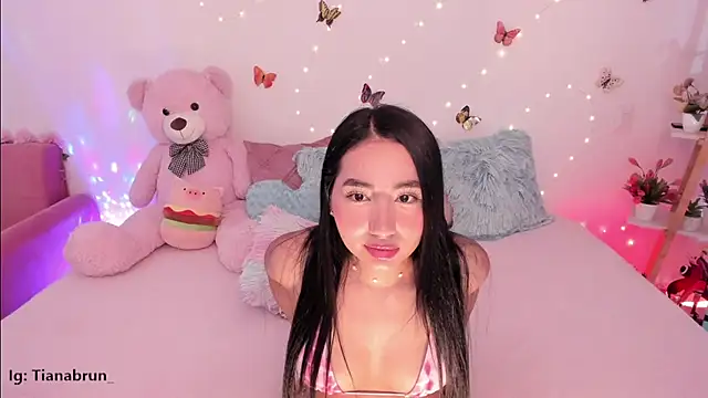 Zara uwu  online show from 11/21/25, 11:53