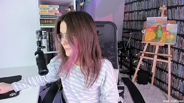 Snapshot of icefroqq chatting on 02/24/25, 09:31 icefroqq online show from 02/24/25, 09:31