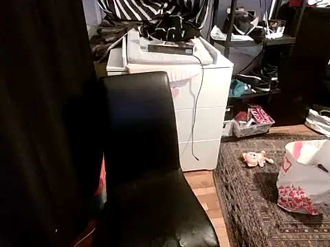 Snapshot of Bebemickey75 chatting on 03/11/25, 10:31 Bebemickey75 online show from 03/11/25, 10:31