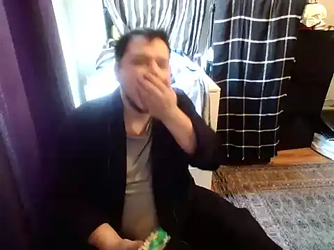 Snapshot of Bebemickey75 chatting on 03/15/25, 03:27 Bebemickey75 online show from 03/15/25, 03:27