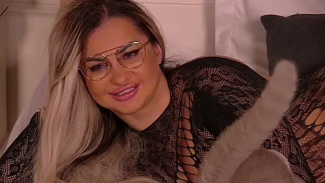 Denisse Perry online show from 02/03/26, 09:42