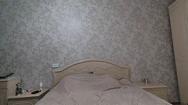 Alexandra Meow online show from 12/18/25, 09:43