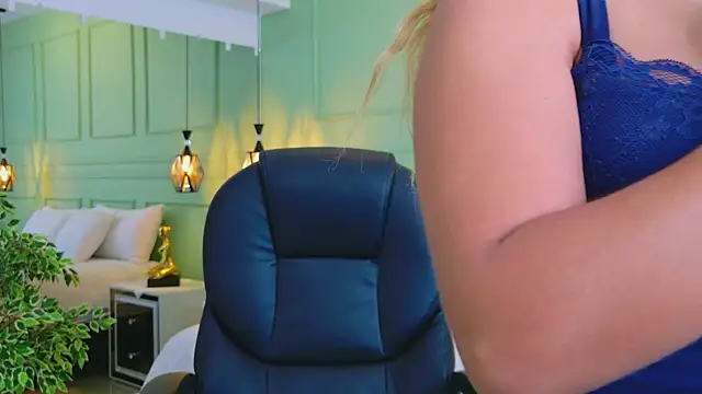 kataliina   online show from 04/22/26, 11:56