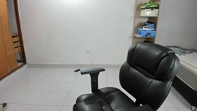 imtonny19 online show from 03/12/25, 12:42