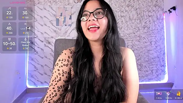 Snapshot of VALERIADREMS chatting on 10/19/25, 02:01 VALERIADREMS online show from 10/19/25, 02:01