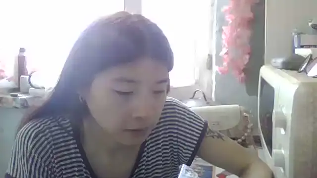 Snapshot of CarlyJoy chatting on 06/24/26, 11:09 CarlyJoy online show from 06/24/26, 11:09