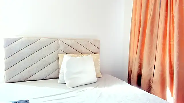 im amber online show from 12/11/24, 01:17